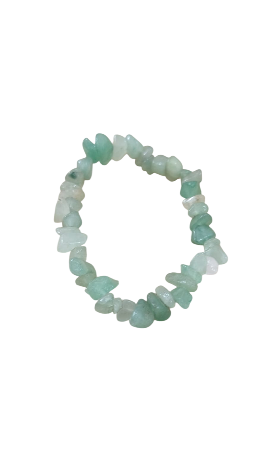 Pulsera de cuentas verde claro dispuestas en círculo sobre un fondo blanco.