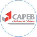 Le logo capeb est dans un cercle bleu sur fond blanc.