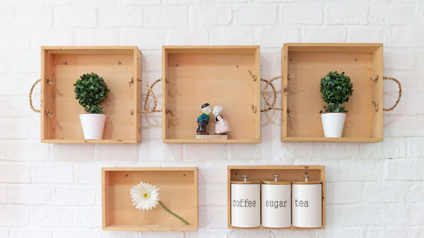 Professional Hanging Service in Olathe