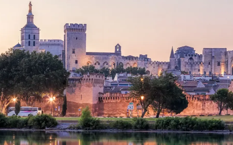 AM Provence 2026-10-13－慢調隆河 奢華南法：珍藏普羅旺斯與勃艮第酒鄉