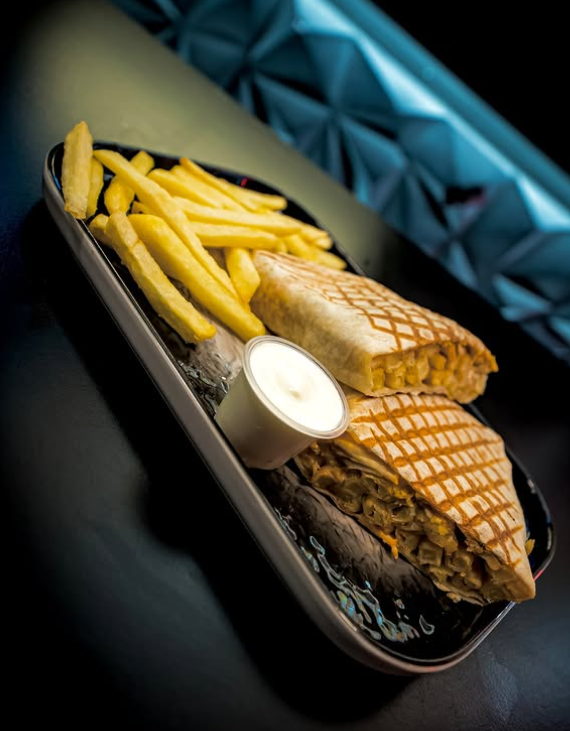 K2 Since 1983 KEBAB e PIZZA TACOS CHICKEN