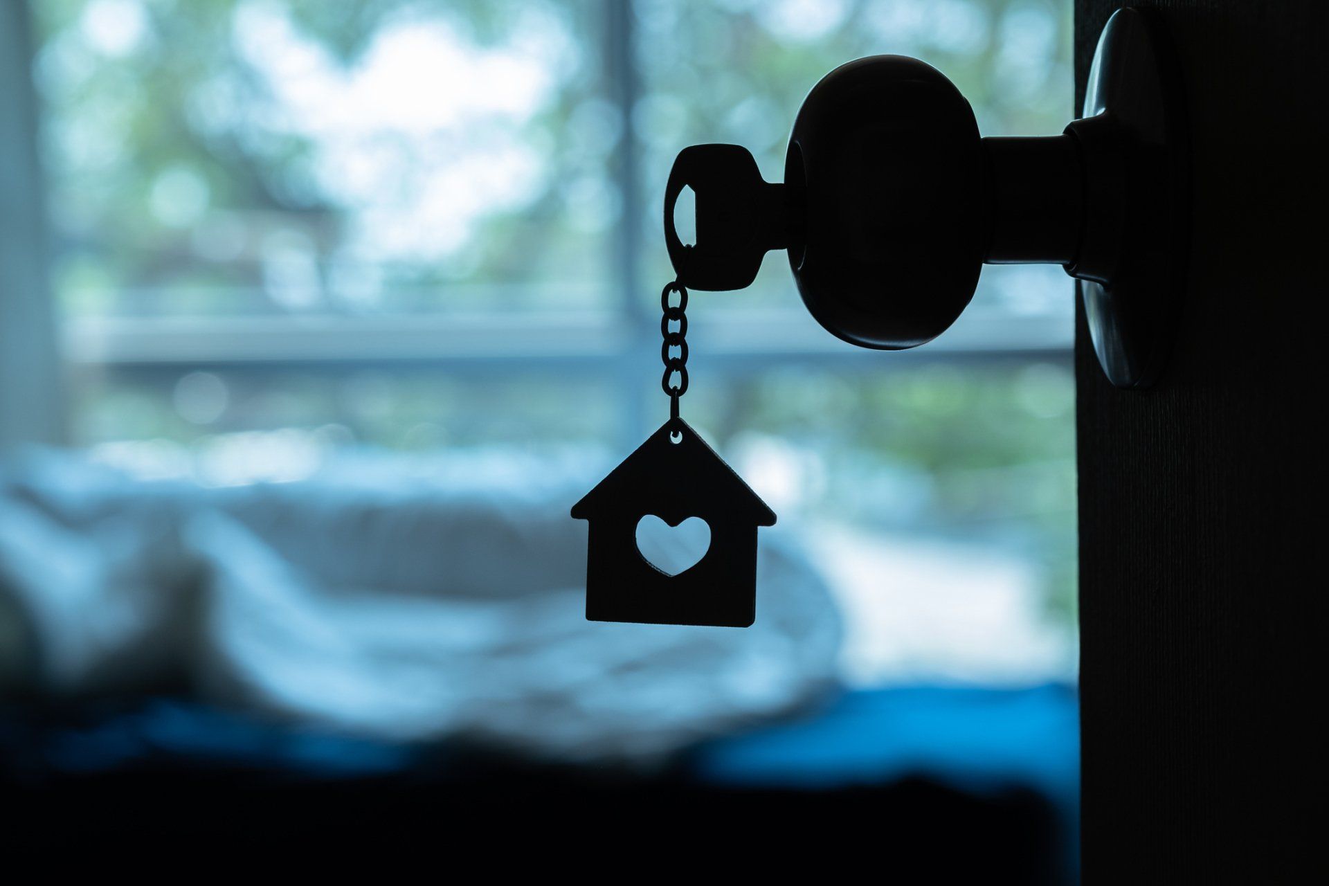 Image of doorknob with keys