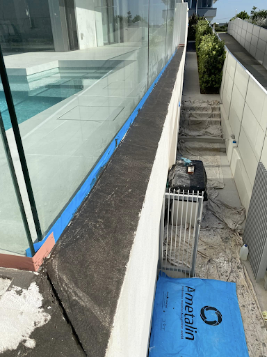 Sydney renderer applying acrylic render in cool weather