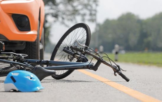 incidente tra automobile e bicicletta