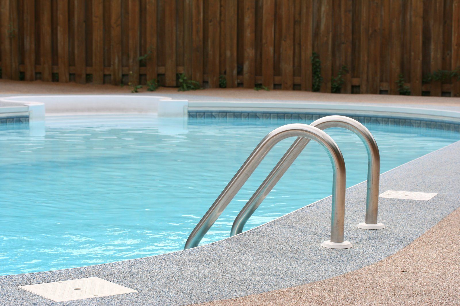 a stainless steel swimming pool handrails