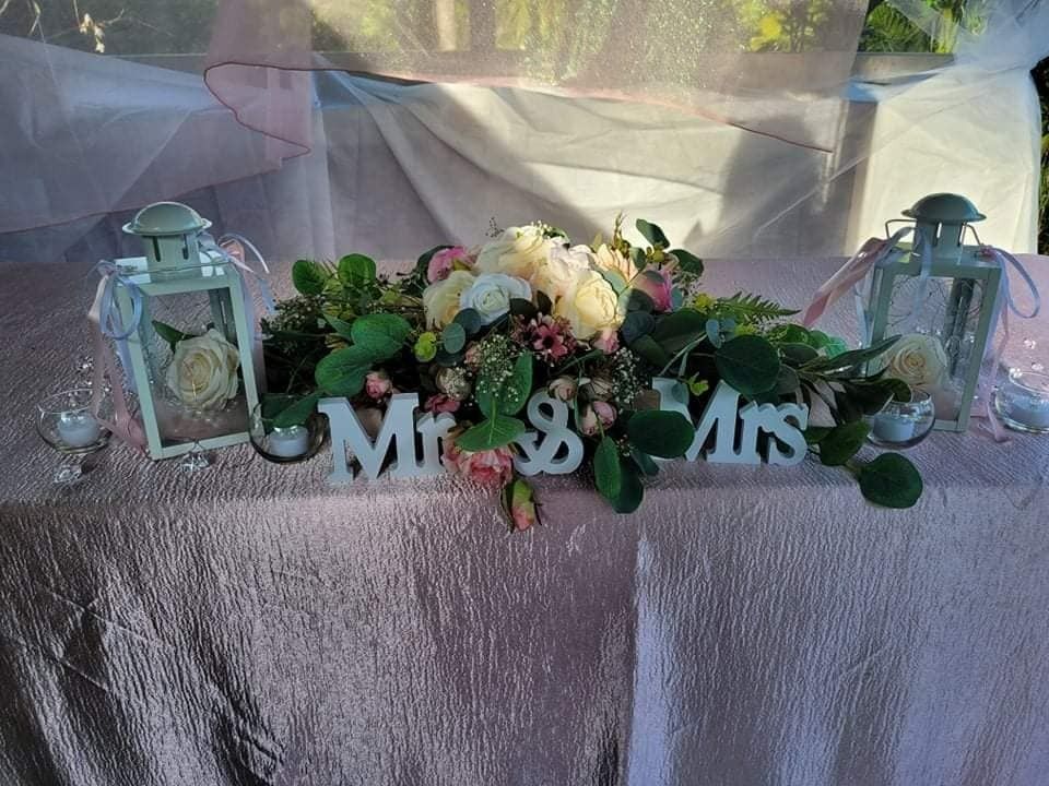 Wedding Reception Table With Floral Arrangement — Creative Events Innisfail in Innisfail, QLD