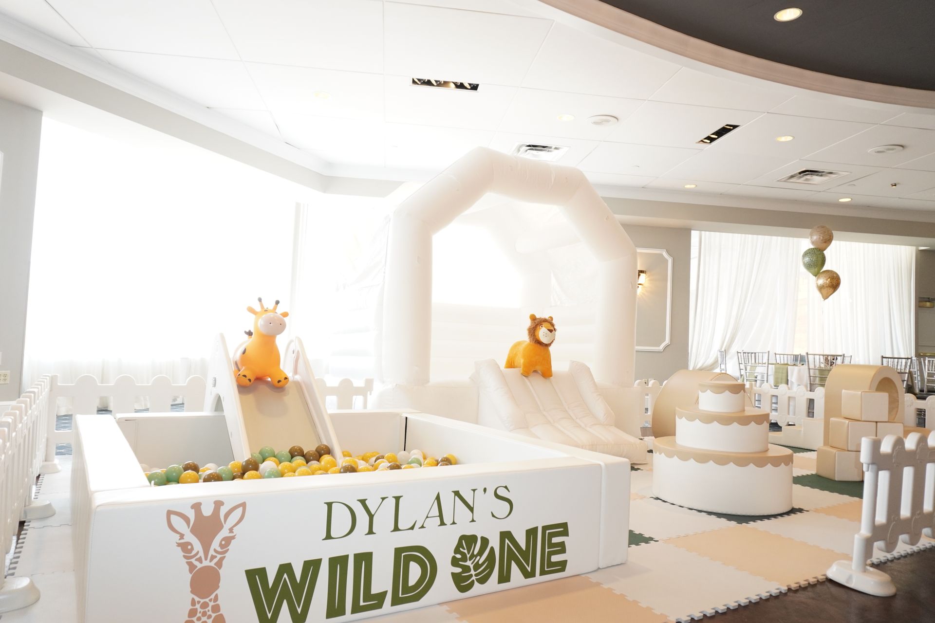 Soft play rentals in South Jersey by Dia de Play - toddler play area with ball pit and climbing structures