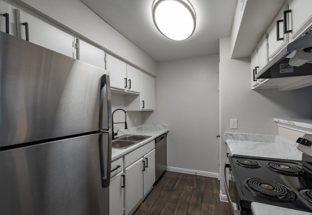 Serena Woods Apartments - 2800 Hirschfield Rd, Spring, TX