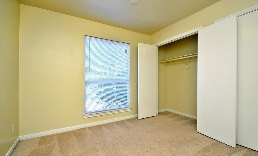 Casa Rosa room with closet