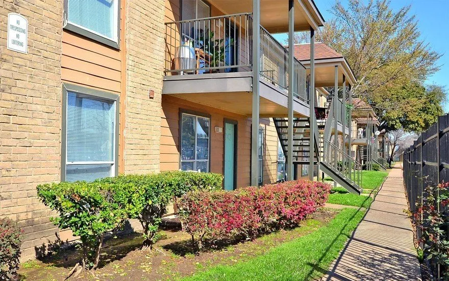 Casa Rosa Apartments