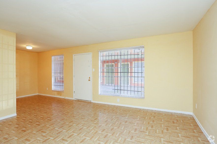  Gardens At Bissonnet