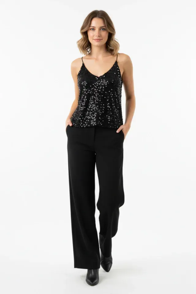 Remera con lentejuelas negra