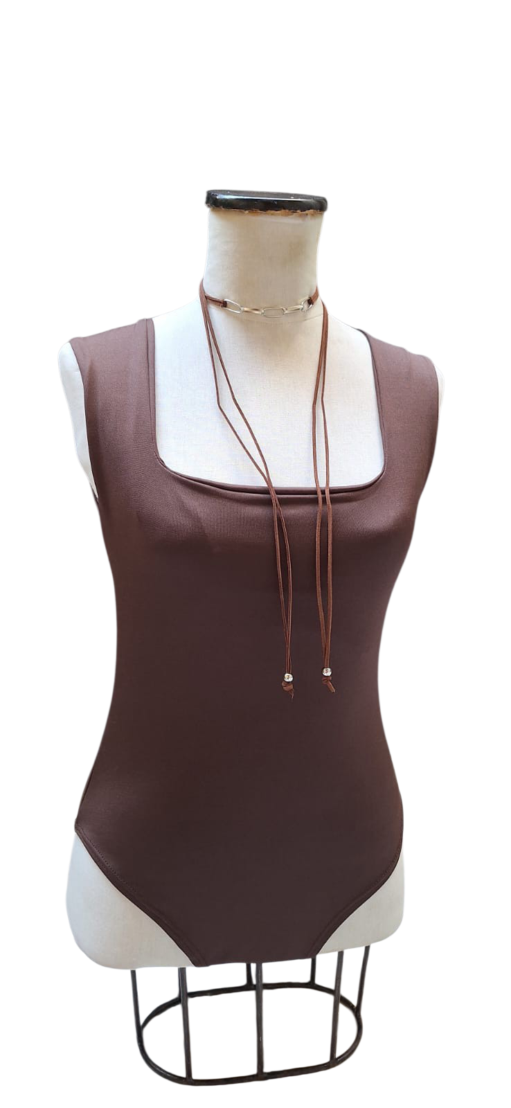 Body cuello cuadrado marrón
