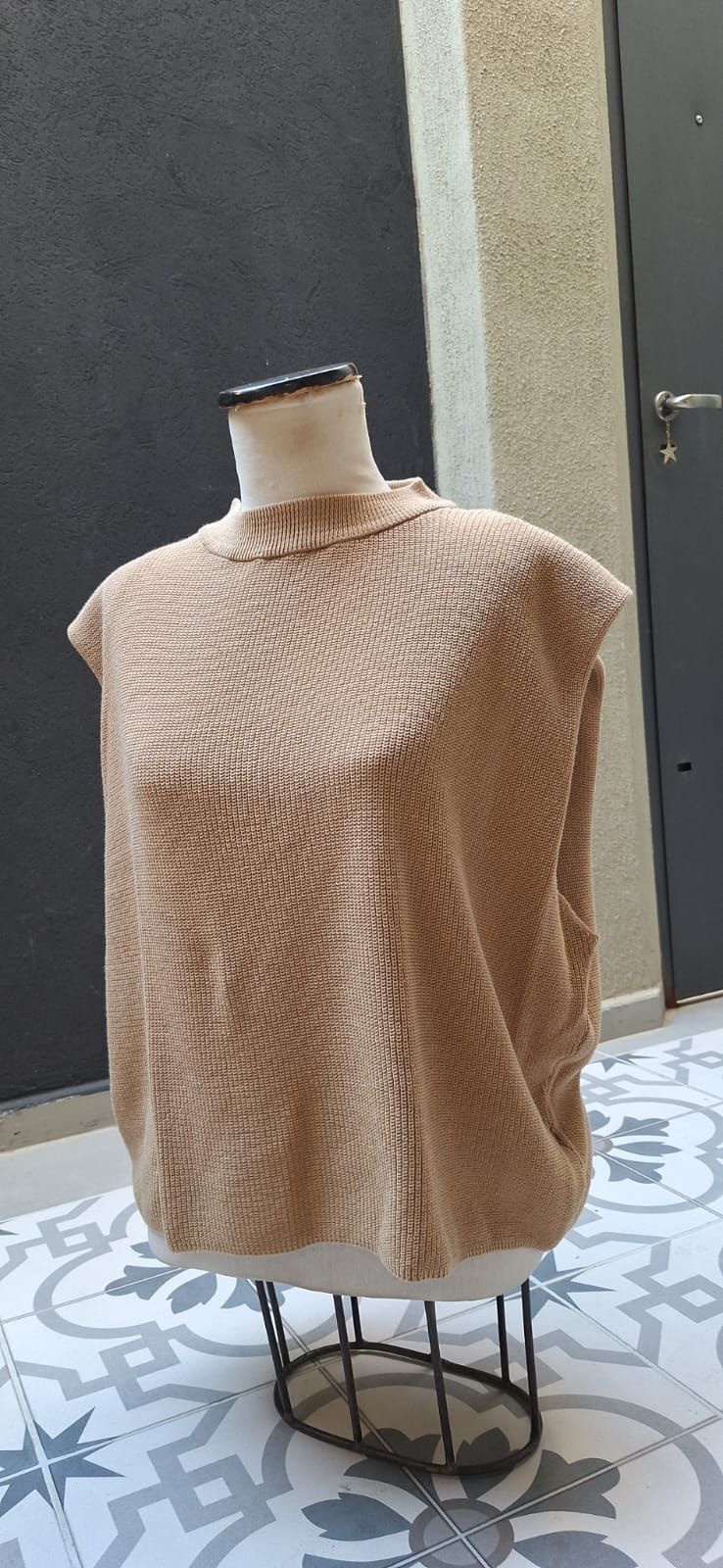 Chaleco tejido liviano beige