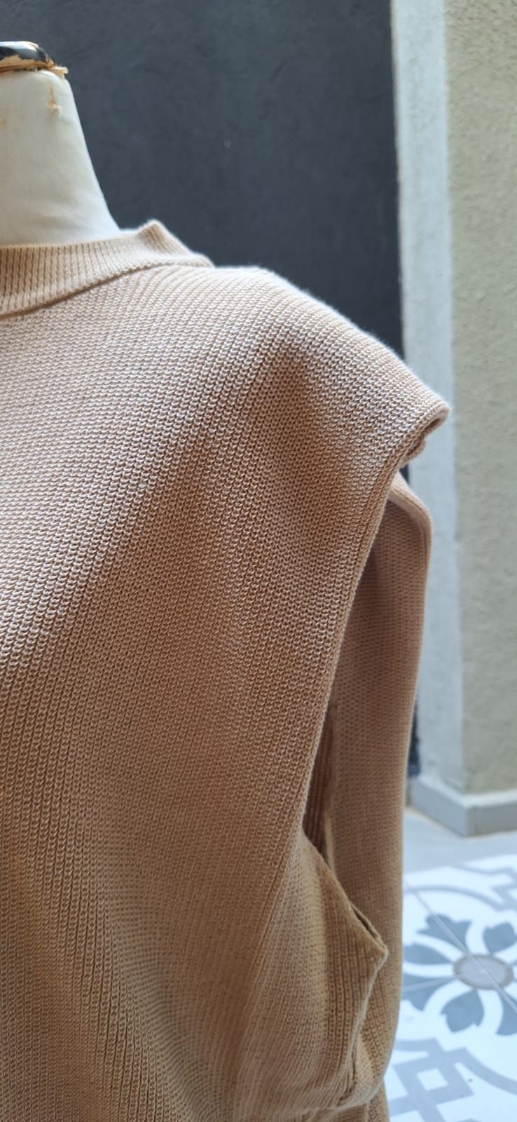 Chaleco tejido liviano beige