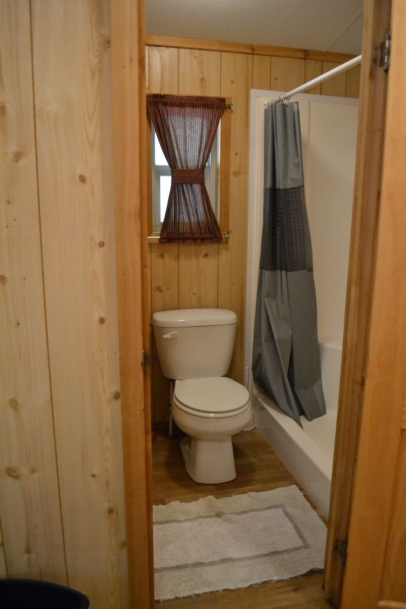 Full Service Lodge Bathroom
