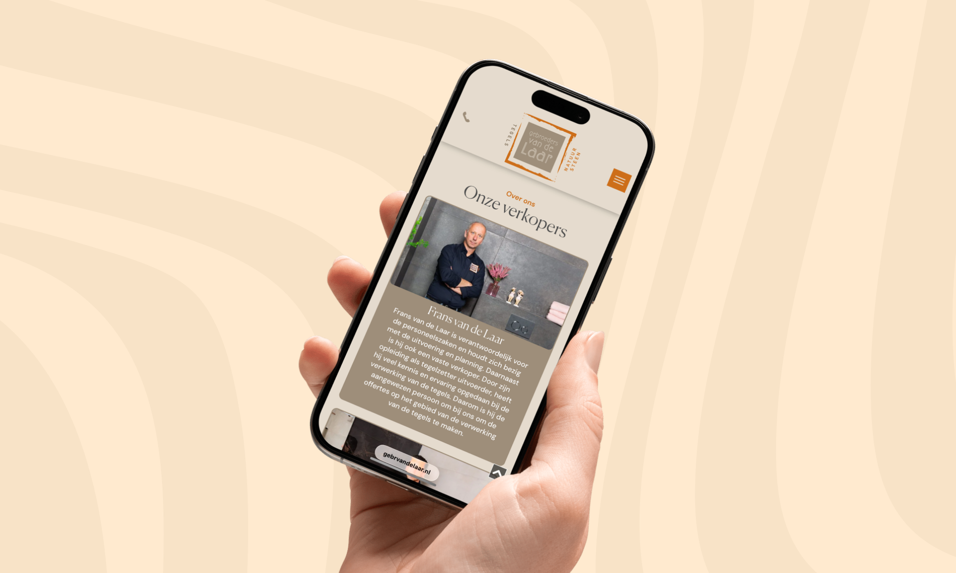 Er wordt een website op het scherm van een computermonitor weergegeven.