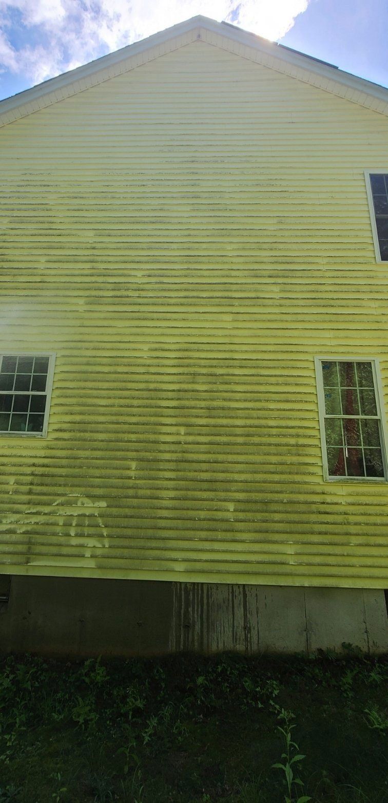 Before Exterior House Cleaning — Sutton MA — Nu-England Service Co
