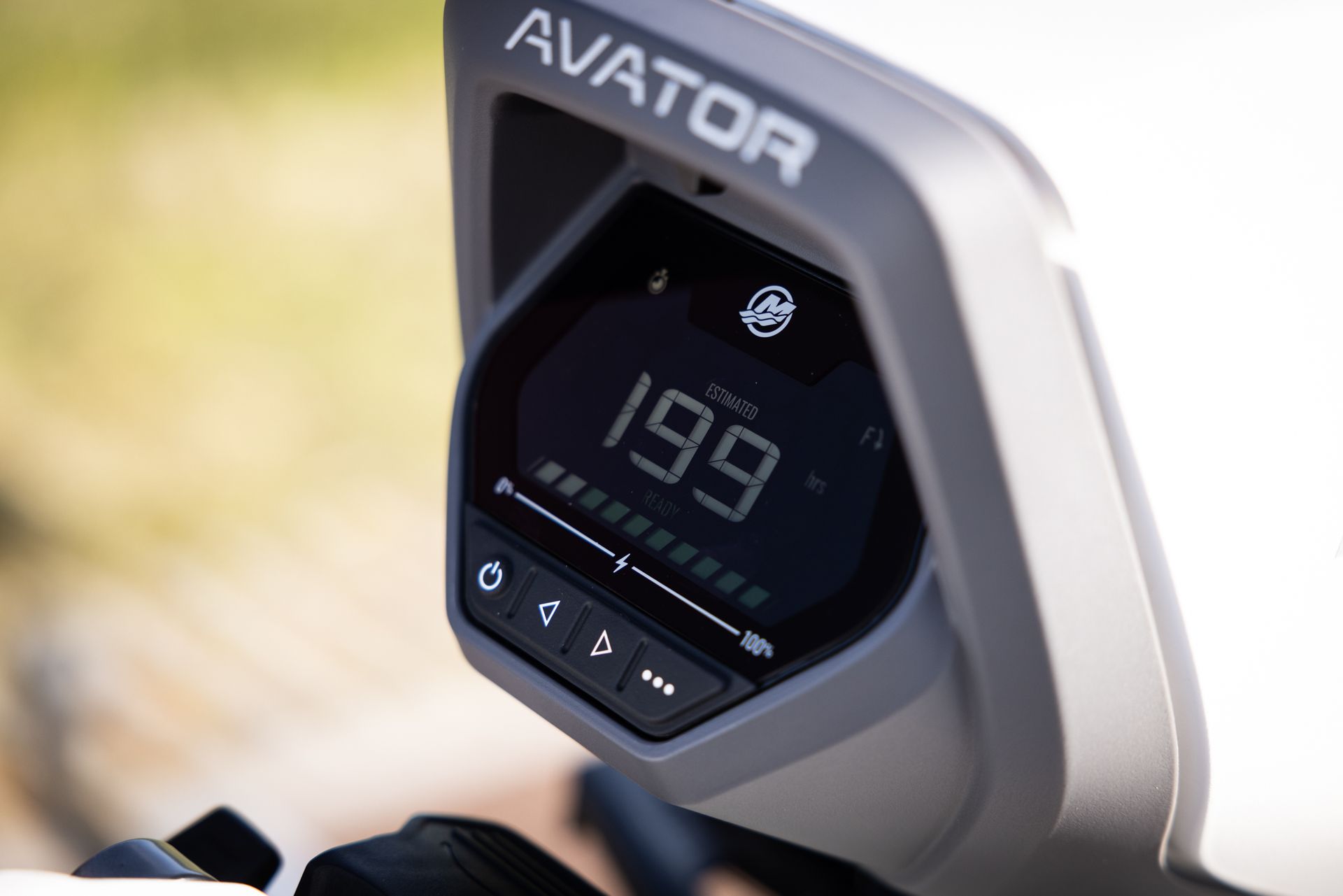 Een close-up van een digitaal display op een motorfiets.