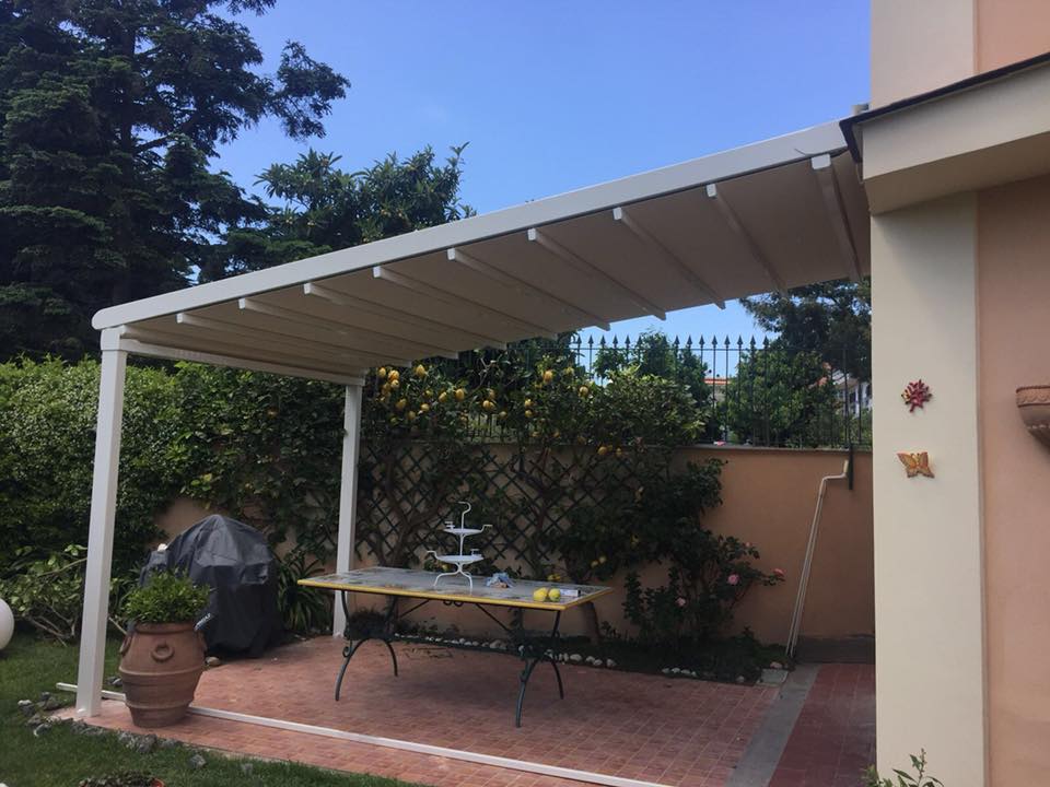 pergotenda a tettoia