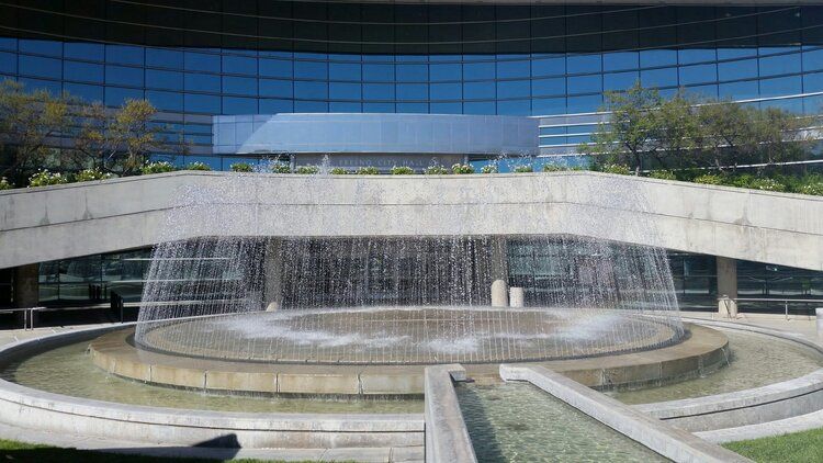 A large building with a fountain in front of it.