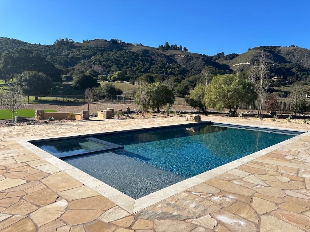 A large swimming pool with mountains in the background