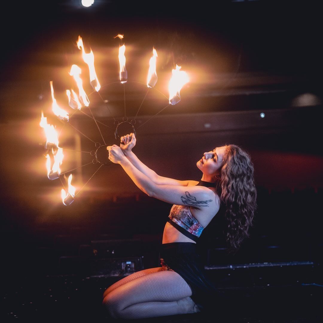 Aerial Hoop/Lyra : Hayley Mitchell