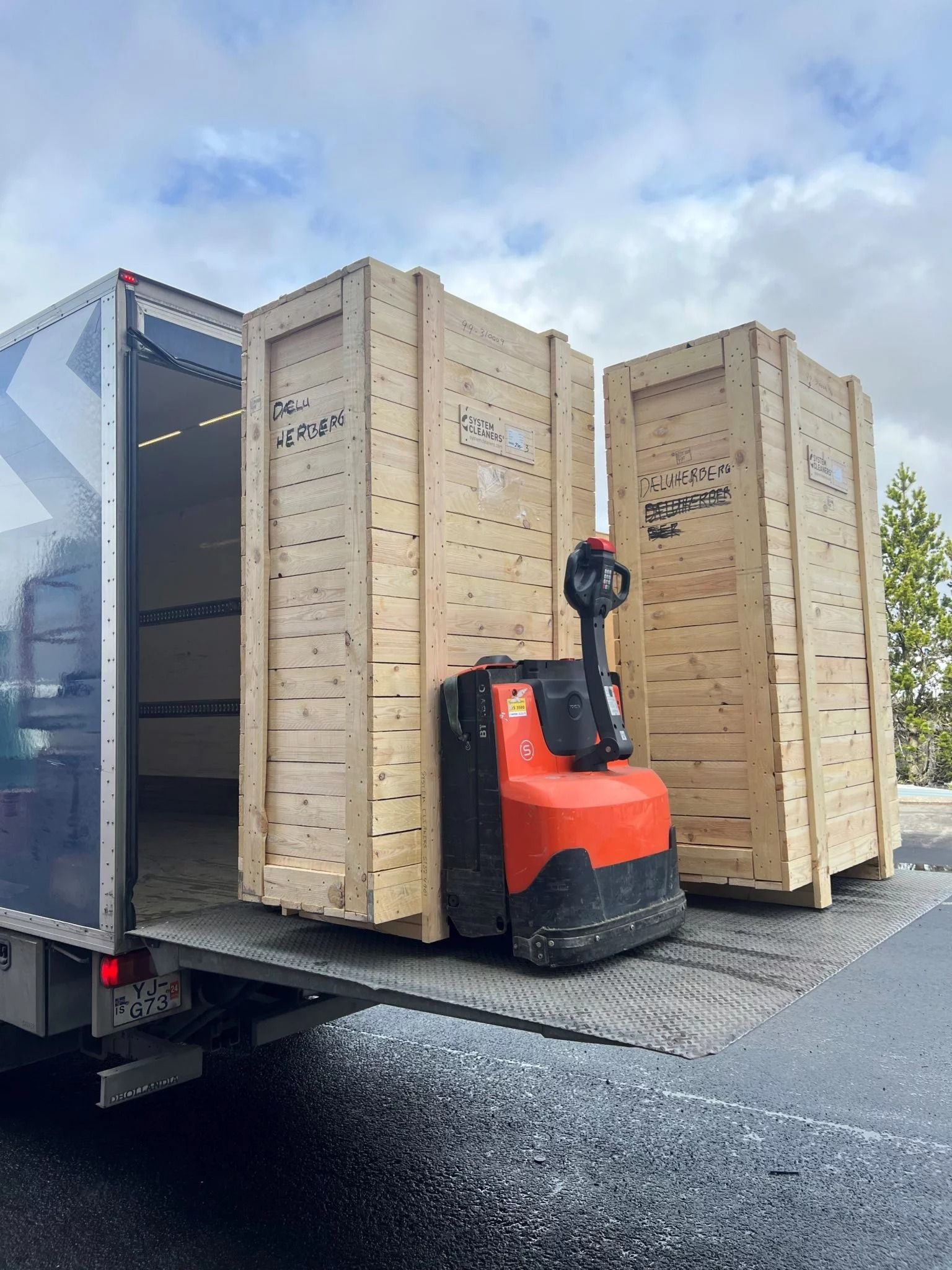 Arctic Fish fær afhent þvottakerfi frá System Cleaners