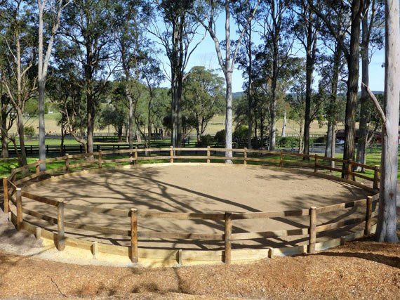 round fence arena
