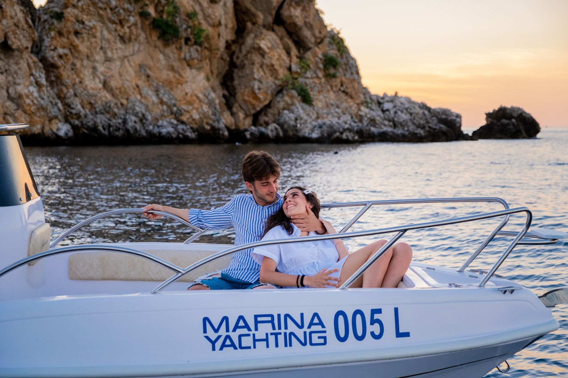 Aperitif bei Sonnenuntergang mit dem Boot Castellammre del Golfo und San Vito Lo Capo