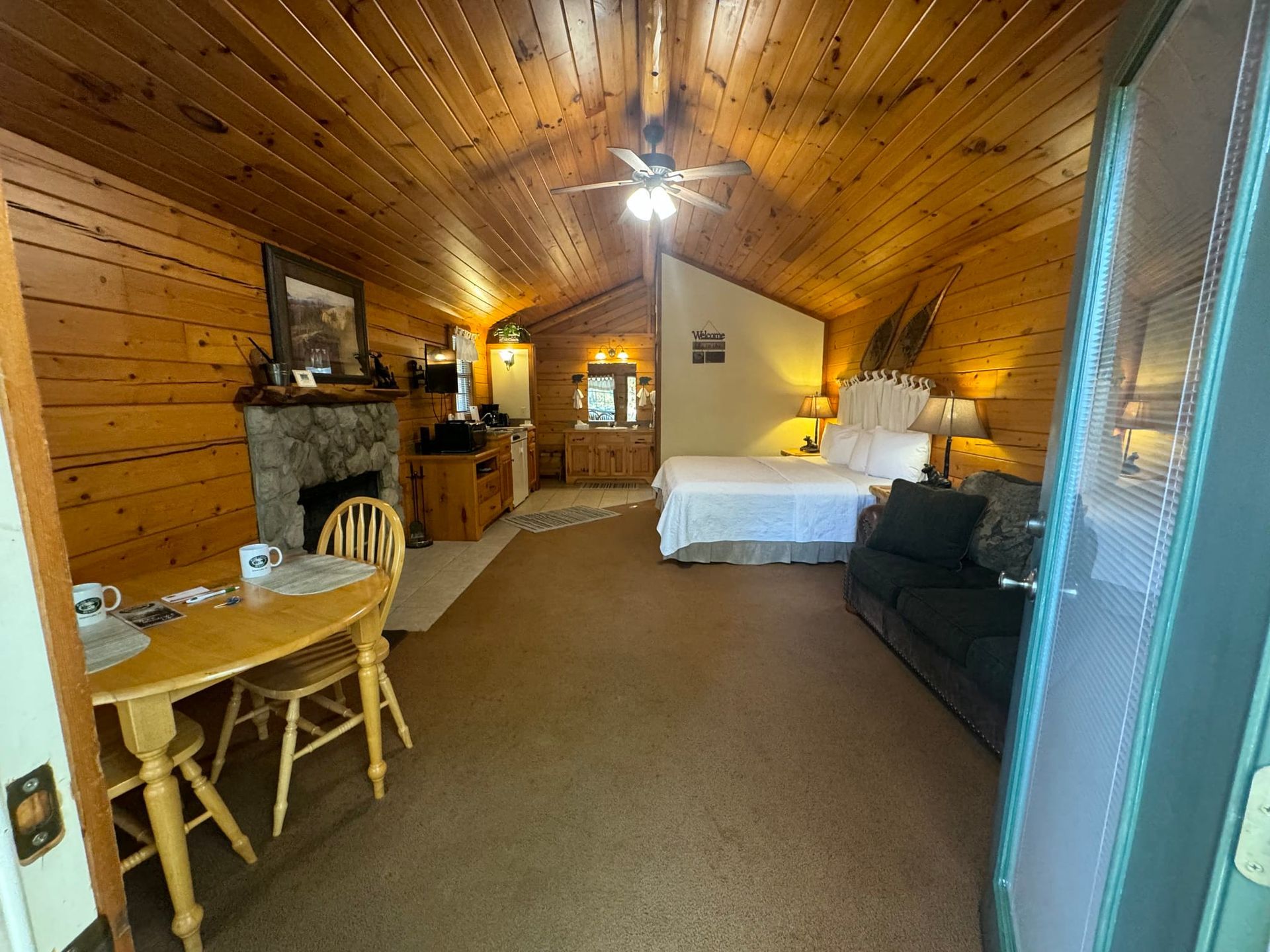 There is a table and chairs in the middle of the room.