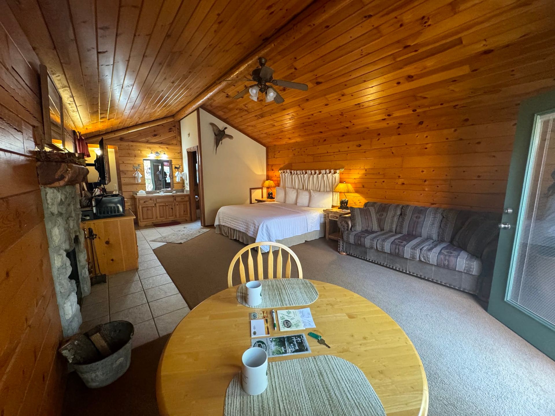 There is a table and chairs in the middle of the room.