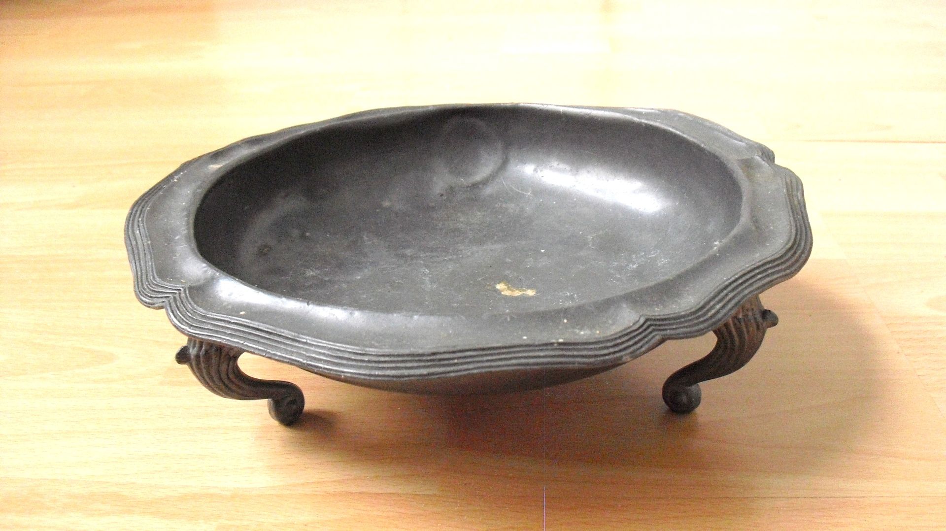 Tinnen fruitschaal op 3 pootjes