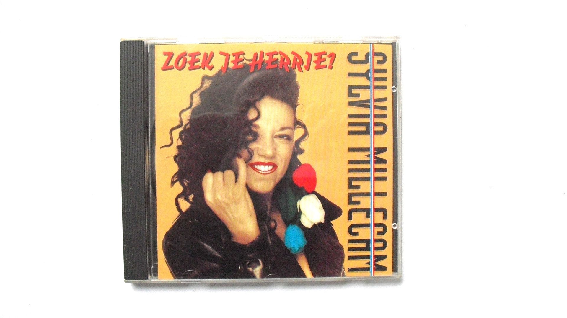 Sylvia Millecam - Zoek Je Herrie?