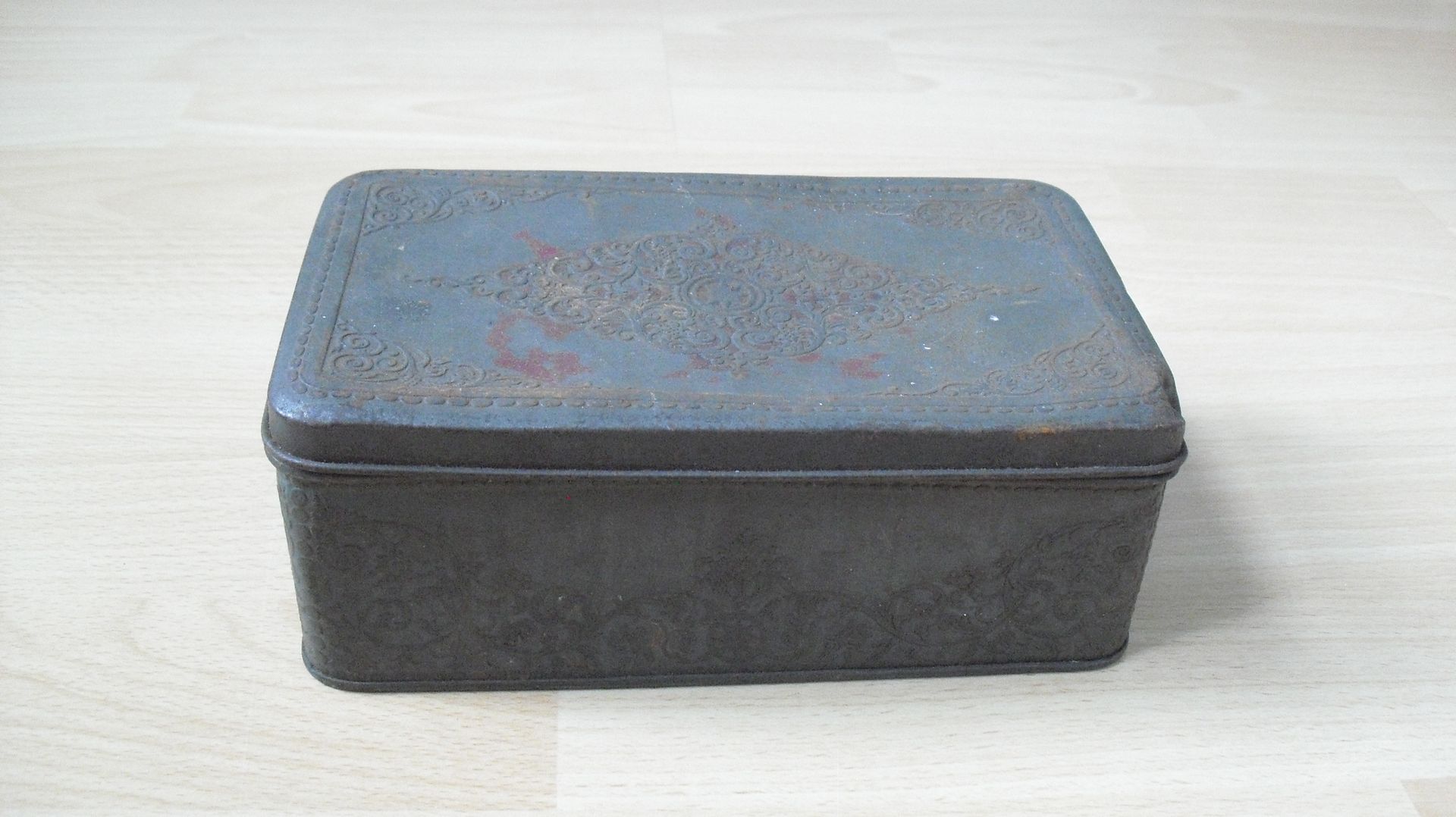 Antiek blik rechthoekig verweerd 