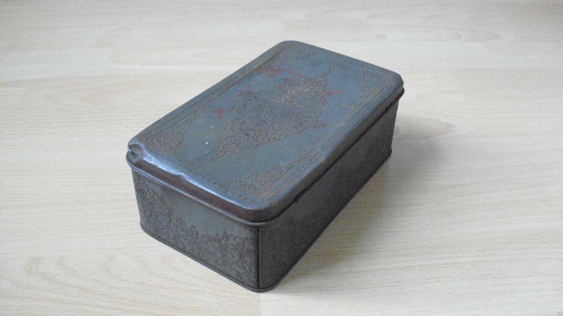 Antiek blik rechthoekig verweerd 