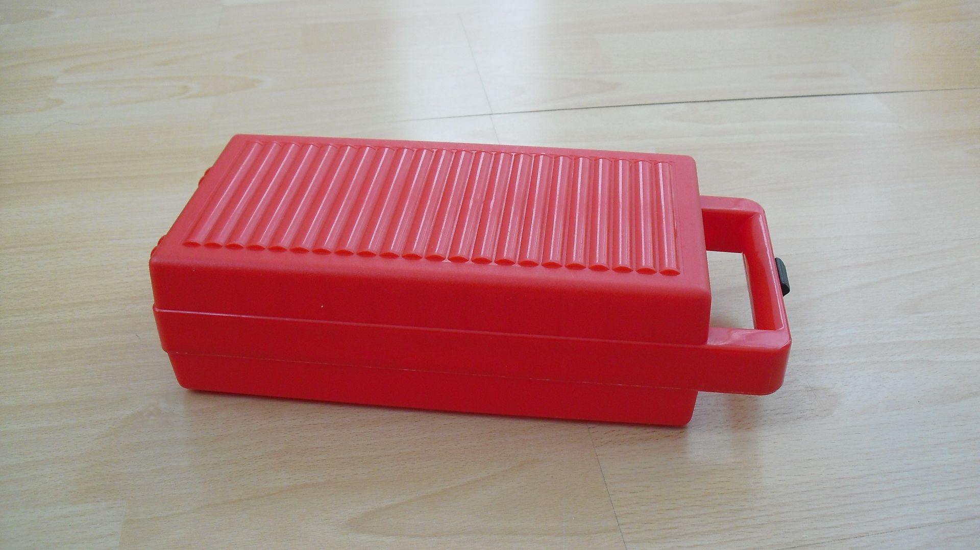 Opbergkoffer rood voor muziekcassettes