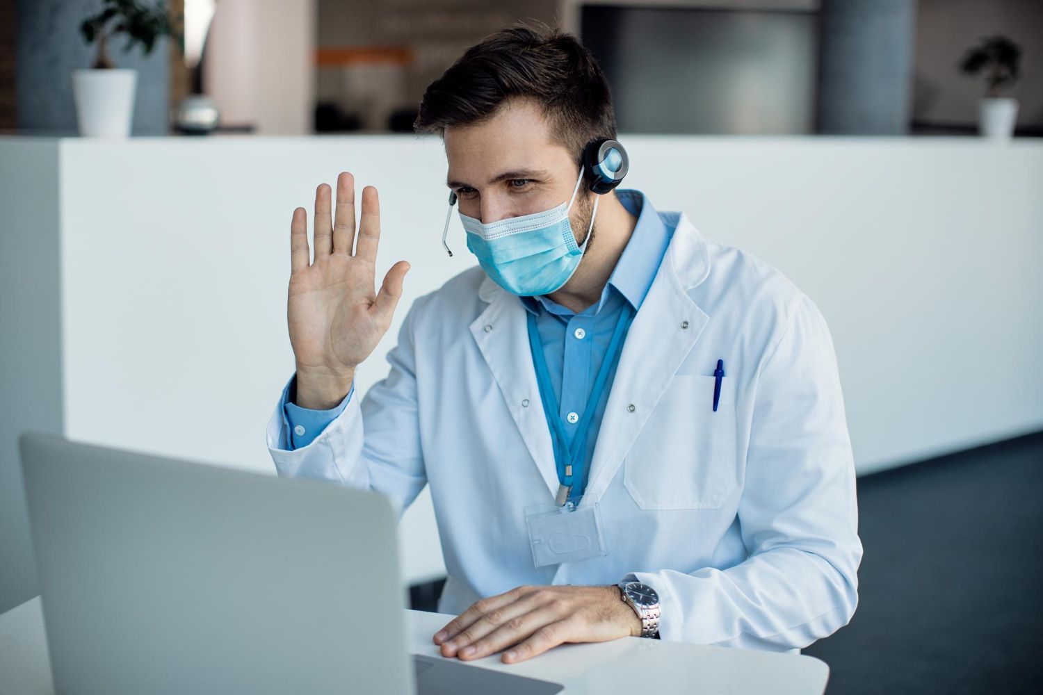 Physician using virtual scribe to reduce EMR documentation workload