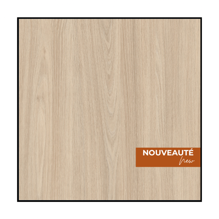 Un fond carré vert sauge avec un rectangle orange dans le coin inférieur droit portant l'inscription « NOUVEAUTÉ » en blanc.