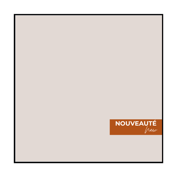 Un carré blanc avec une étiquette marron qui dit nouveaute new.