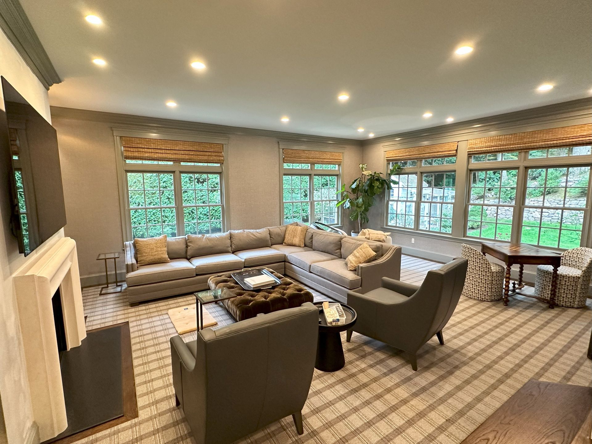 A living room filled with furniture and a fireplace.