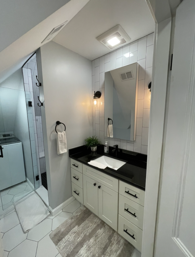 A bathroom with a sink and a mirror.