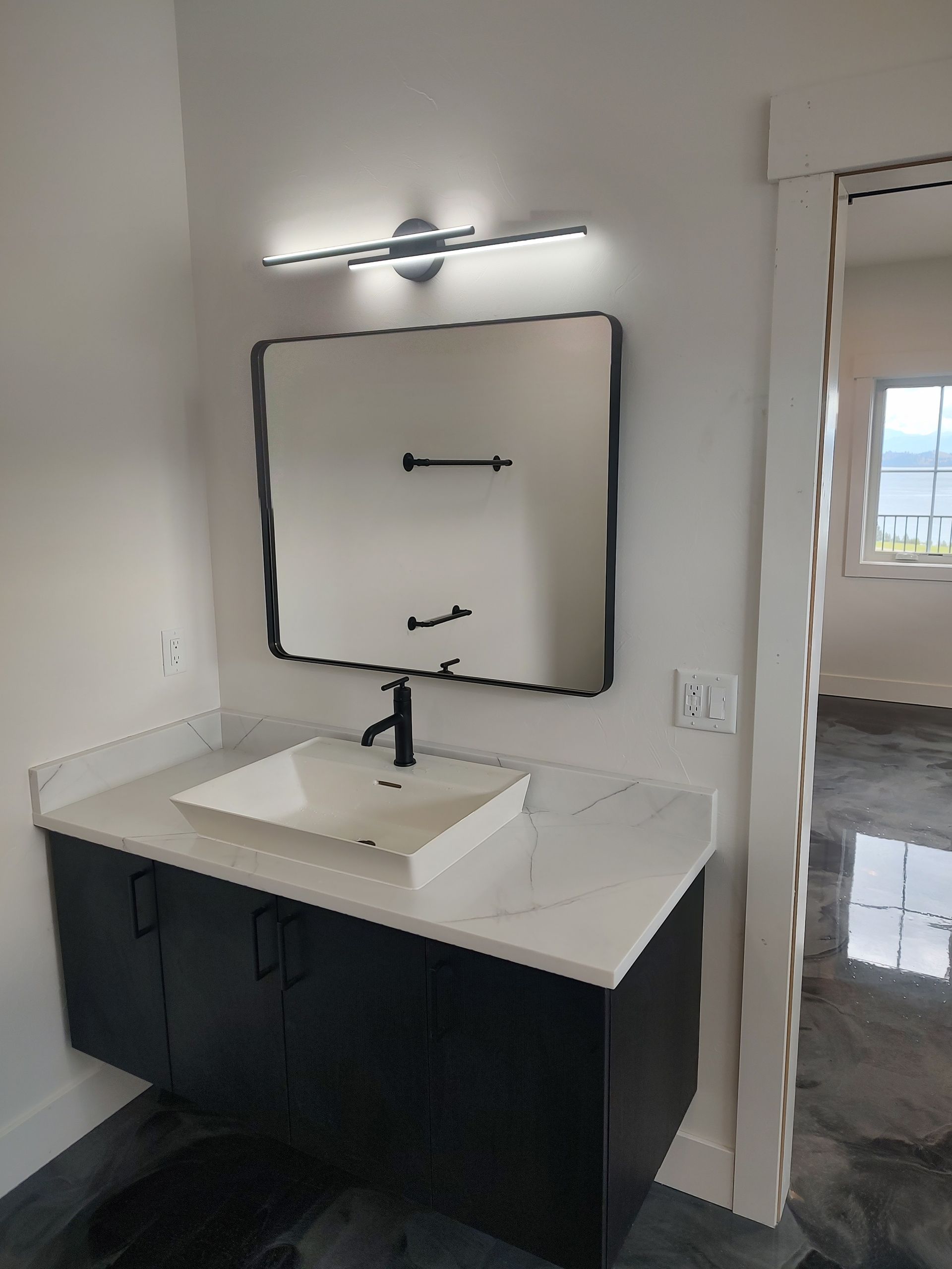 A bathroom with a sink and a mirror.