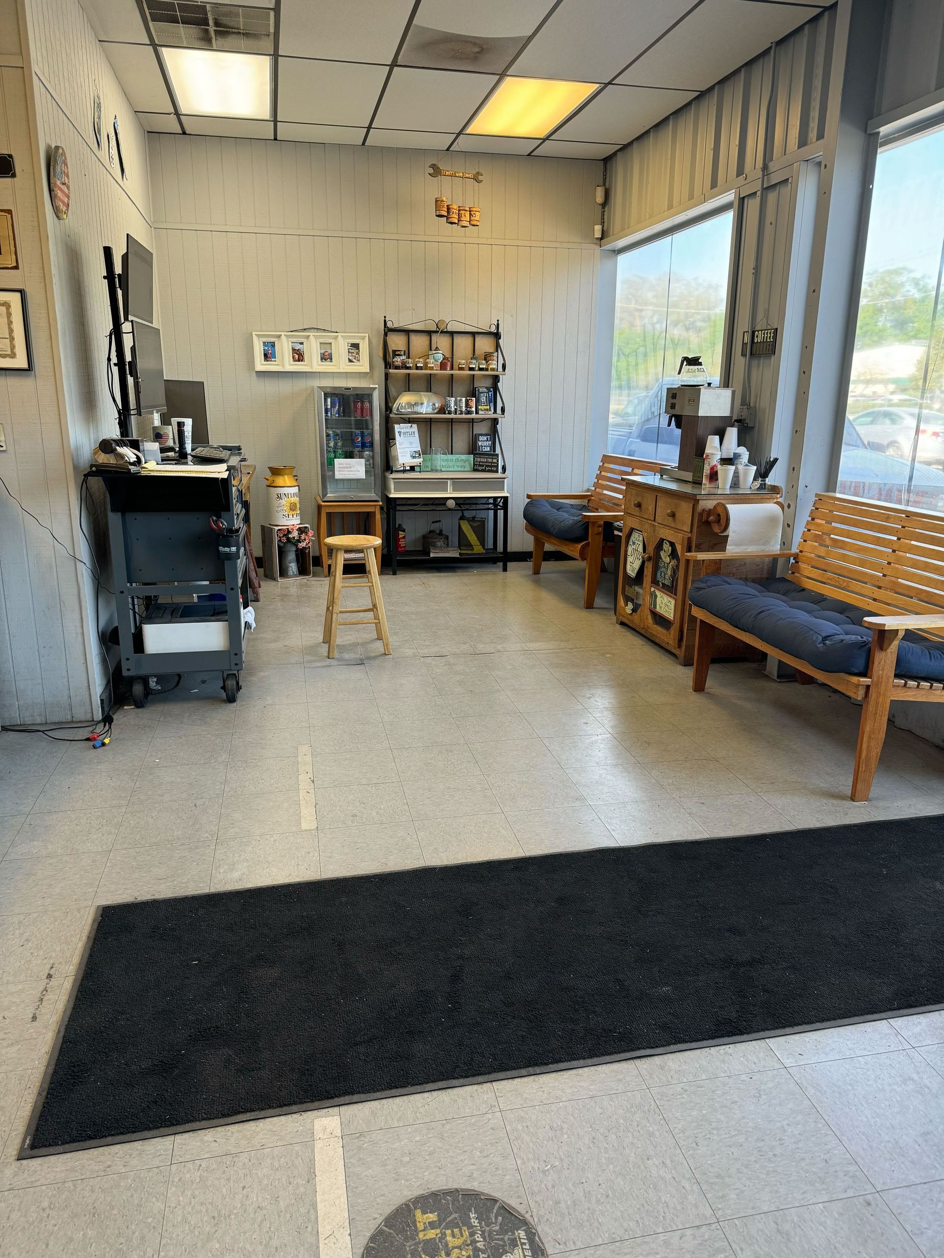 Service Room | Absolute Auto Repair Inc