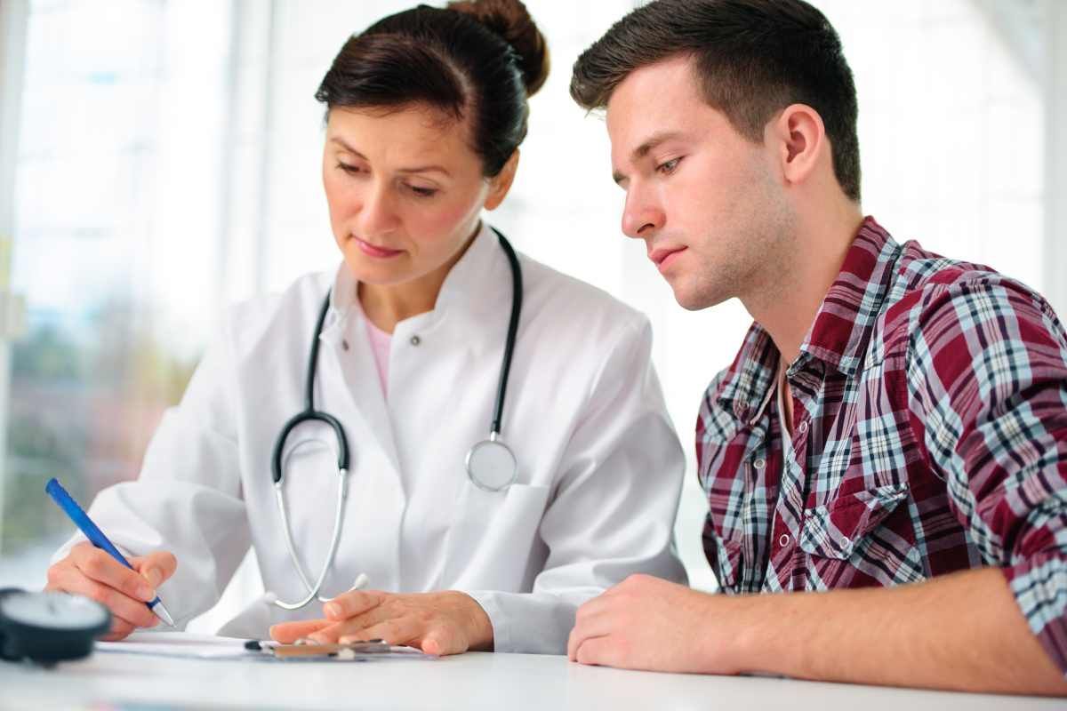 A doctor in an addiction treatment clinic discussing medically assisted treatment near Danville, Kentucky (KY)