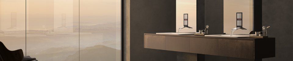 doppio lavabo con mobile in legno scuro