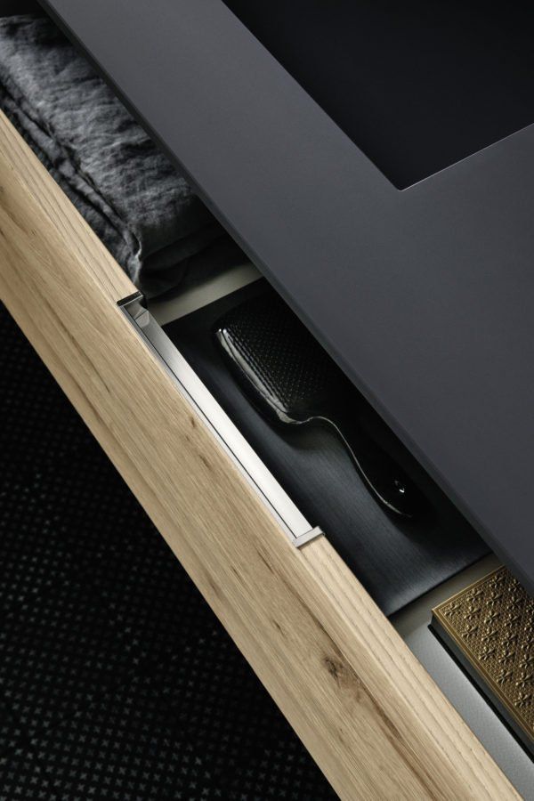 particolare cassettiera bagno