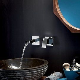 lavabo scuro d'appoggio per bagno moderno