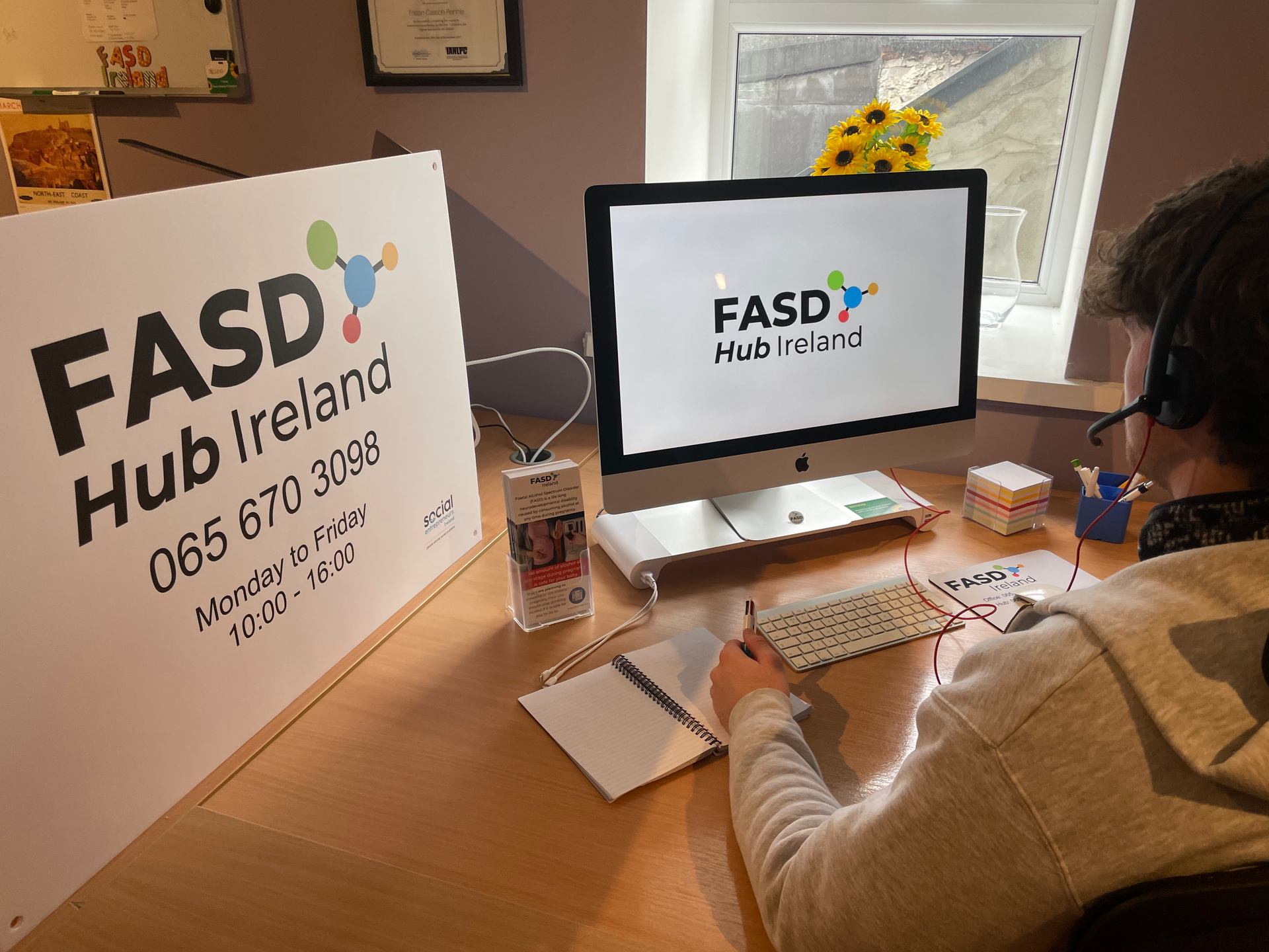 FASD Hub Ireland® Operator answers one of over 800 calls in last 12 month.