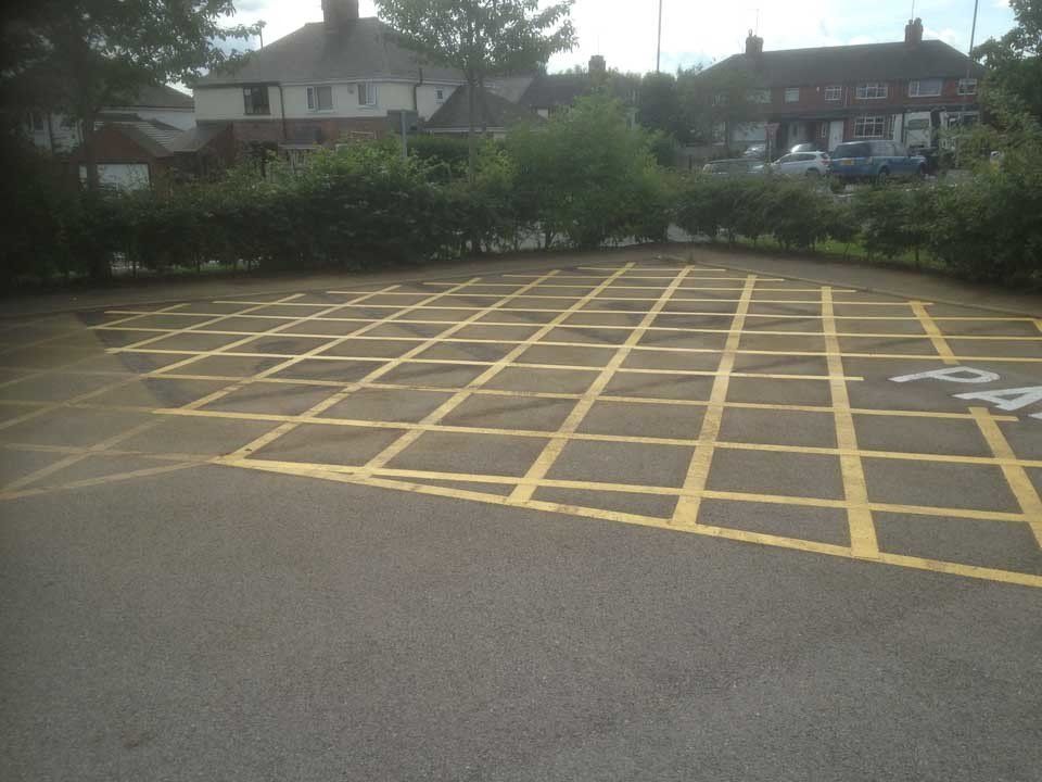 A parking lot with yellow lines and the letter p on it